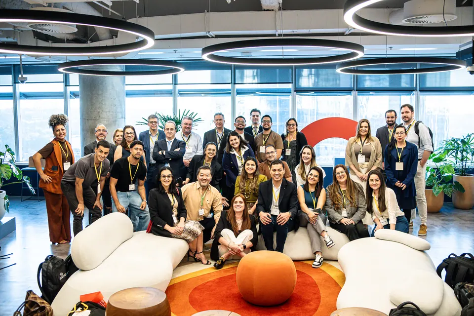 Grupo da primeira edição da Missão AASP São Paulo durante a visita ao Google